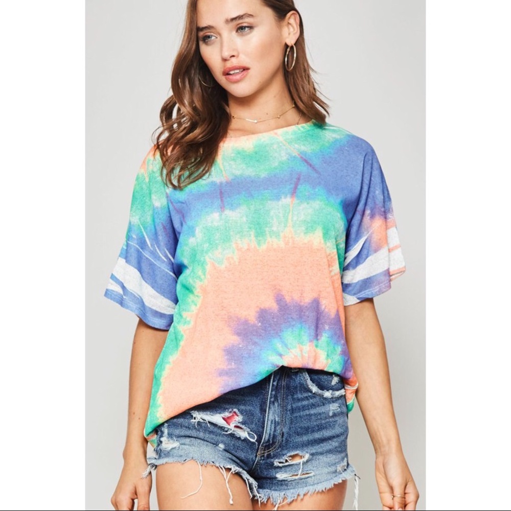 🆕5⭐️BEST SELLER Tie Dye Dolphin Hem Tee - Picture 3 of 7